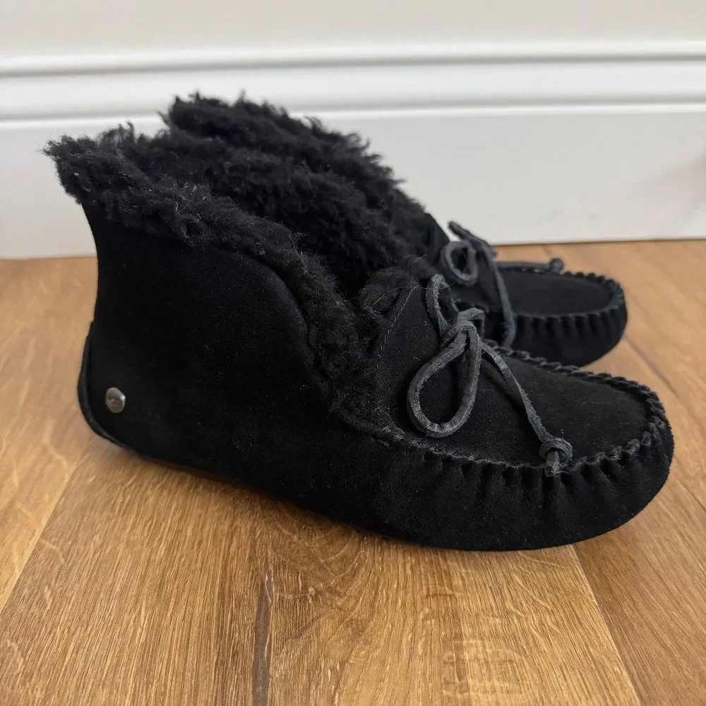 UGG Alena Flip Cuff Mock Slipper - Black Suede & Sherpa | Size Kids 2